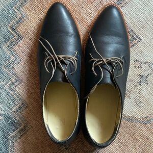 8.5 Nisilo black oxfords